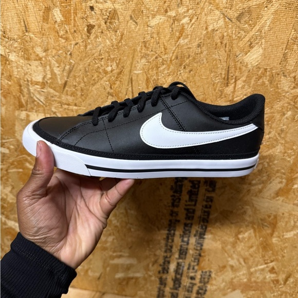 Nike court legacy Black and White Sneakers - Picture 1 of 3